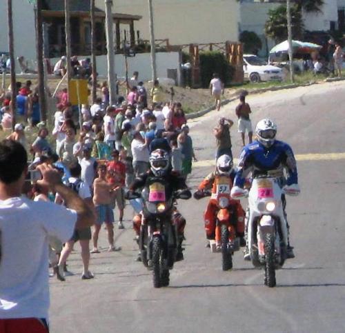 Dakar llegada a Madryn de unas motos